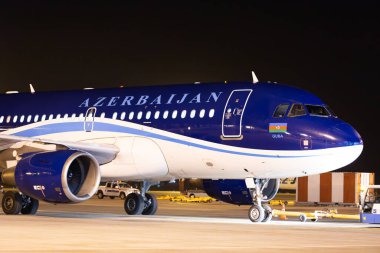 Bishkek, Kırgızistan - 26 Eylül 2023: AZAL Azerbaycan Havayolları 4K-AZ04 Airbus A319-111 sayılı Manas Uluslararası Havaalanı uçağı