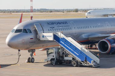 Bishkek, Kırgızistan - 26 Eylül 2023: Rus Aeroflot RA-73178 Airbus A321-211 sefer sayılı Manas Uluslararası Havaalanı uçağı