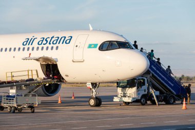 Bishkek, Kırgızistan - 26 Eylül 2023: Air Astana EI-KGG Airbus A321-271NX uçağı Manas Uluslararası Havaalanında