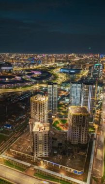 Astana şehri Kazakistan 'da gece vakti hava akımı