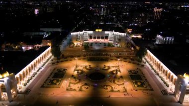 Bişkek, Kırgızistan - 15 Temmuz 2023: Bişkek şehrinin Ala-Too merkez meydanının hava manzarası