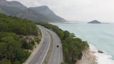 Antalya Türkiye 'de okyanus kenarındaki uçurum