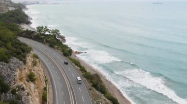 Antalya Türkiye 'de okyanus kenarındaki uçurum