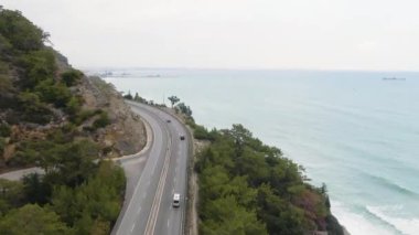 Antalya Türkiye 'de okyanus kenarındaki uçurum