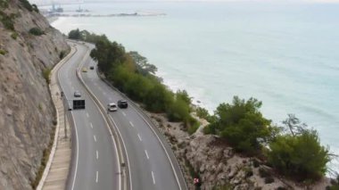 Antalya Türkiye 'de okyanus kenarındaki uçurum