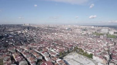 Yoğun konutları ve açık gökyüzü olan İstanbullar 'ın Avrupalı tarafının hava perspektifi