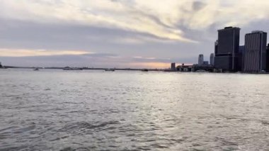 New York, ABD - 14 Haziran 2022: Hudson Nehri üzerinde New York