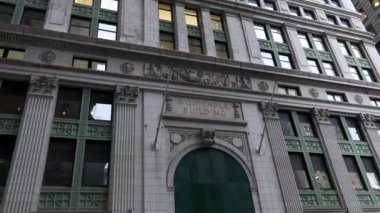 New York, ABD - 18 Aralık 2022: New York 'ta eşit bina