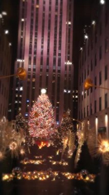 New York, ABD - 24 Aralık 2019: Rockefeller Center 'da Noel ağacı