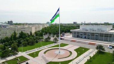 Taşkent, Özbekistan - 24 Mayıs 2021: Taşkent 'teki Uluslararası Dostluk Meydanı' nın havadan görünüşü