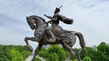 Taşkent, Özbekistan - 24 Mayıs 2021: Taşkent Özbekistan 'daki Amir Timur Meydanı' nın havadan görünüşü