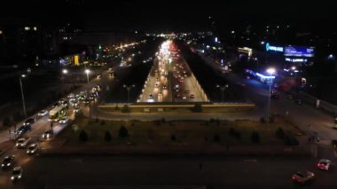 Taşkent, Özbekistan - 15 Ekim 2021: Taşkent şehrinin gece hava görüntüsü