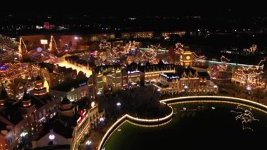 Taşkent, Özbekistan - 24 Mayıs 2021: Taşkent 'teki Sihirli Şehir eğlence parkının havadan görünüşü