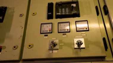 Elektrik İstasyonundaki Kontrol Panelleri