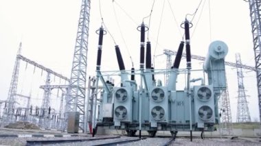 Yüksek voltajlı trafo.