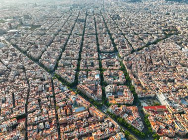 Eixample 'ın mükemmel şebeke ve modernist bloklarının hava fotoğrafı