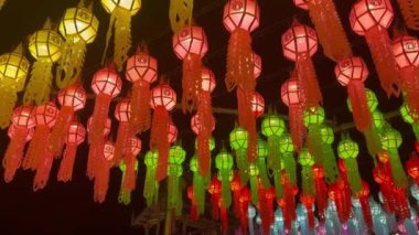 Thai geleneğinin feneri, loy kratong festivali