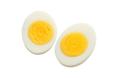 Beyaz arka planda yumurta, haşlanmış yumurta.