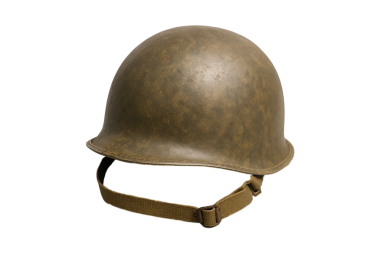 Askeri miğfer beyaz üzerine izole