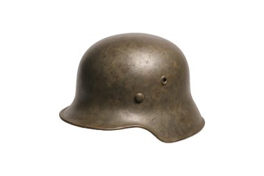 Askeri miğfer beyaz üzerine izole