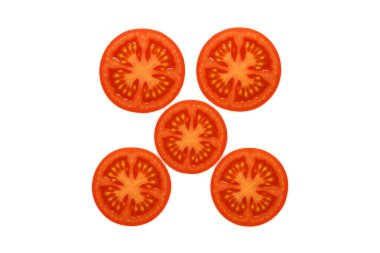 domates dilimi üzerinde beyaz izole