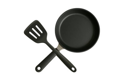 Kızartma tavası ve beyaz spatula.