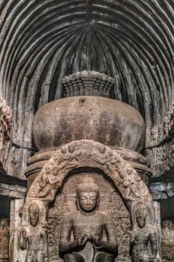 Ellora Mağaraları 'nda bir kaya kesimi Buddha