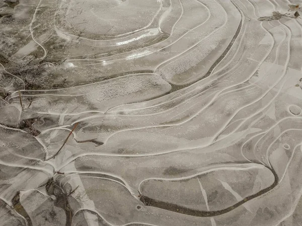 Buzlu arka plan. Şeffaf parlak buz dokusu. Doğal parlak buz arkaplanı.