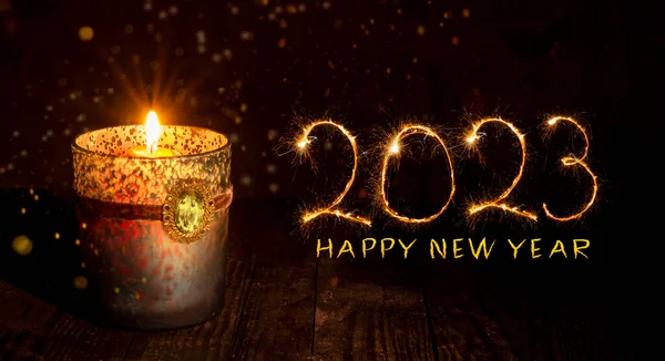 Frohes Neues Jahr Thema Mit Glitzern Und Kerzen Auf Dunklem — Stockfoto