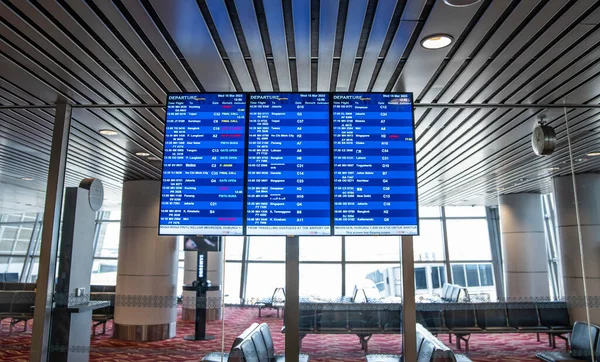 Ekrany Lotów Wewnątrz Terminala Lotniska Widok Bliska Poczekalnię — Zdjęcie stockowe
