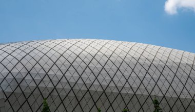 Modern mimari binası gökyüzü manzaralı felaket manzaralı.