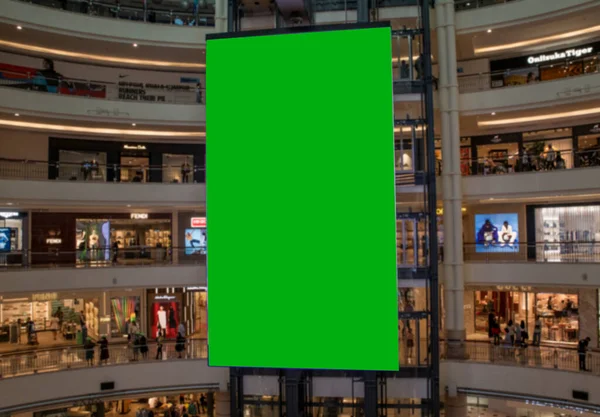 Großes Lcd Mit Grünem Bildschirm Für Ihr Design Poster Attrappe — Stockfoto