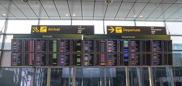 Прибуття Вогнів Екрани Відправлення Холі Аеропорту Сінгапуру — стокове фото