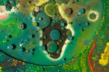 Akrilik mürekkep ve yağ, soyut duvar kağıdından daireler oluşturuyor..