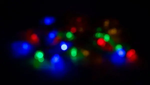 Mehrfarbige Weihnachtsbeleuchtung Verschwimmt Hintergrund Stockfoto