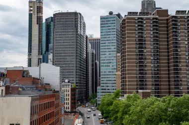 New York şehir binaları Brooklyn Köprüsü manzaralı.