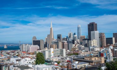 San Francisco 'nun panoramik manzarası berrak gökyüzü ile gökyüzü.