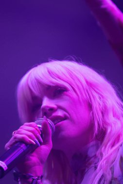 Carly Rae Jepson, Jack Antonoff 'un süper reçeline katıldı. 