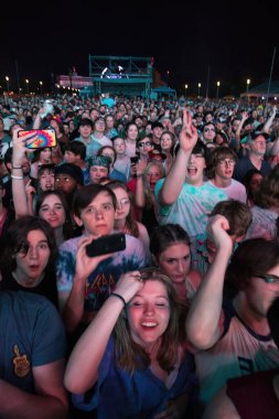 Weezer Memphis Tennessee 'de konser veriyor