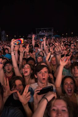 Weezer Memphis Tennessee 'de konser veriyor