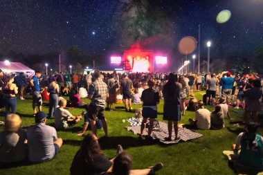 Weezer Memphis Tennessee 'de konser veriyor