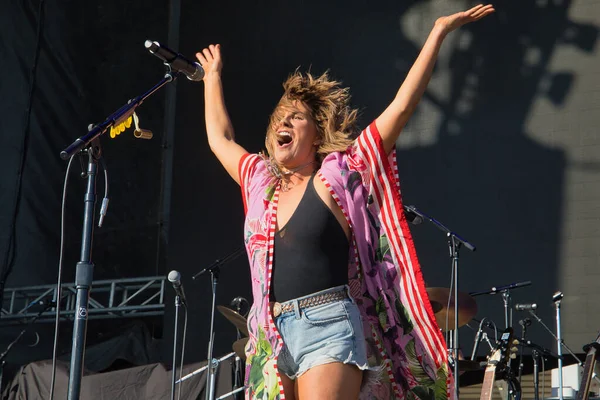 Grace Potter ve grubu Memphis 'te çalıyor.
