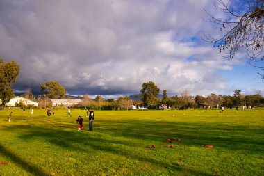 Carpinteria California üzerinde fırtına bulutları