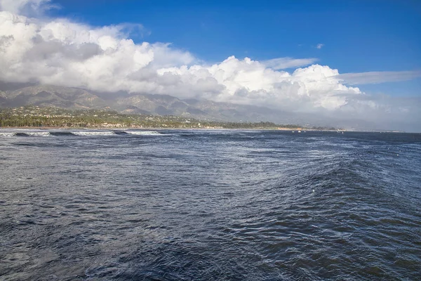 Största Vågorna Träffade Santa Barbara Hamn — Stockfoto
