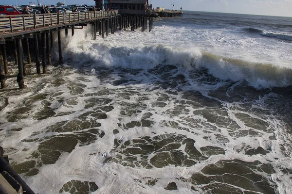 Largest Waves Years Hit Santa Barbara Harbor — Stock Photo, Image