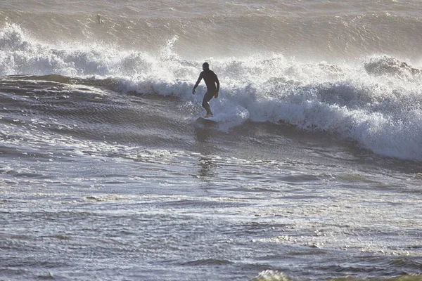 Yılın Büyük Dalgaları Santa Barbara Limanını Vurdu — Stok fotoğraf