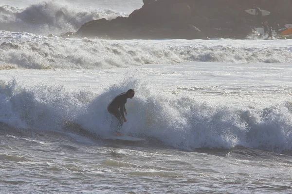 14年来最大的海浪袭击圣巴巴拉港 — 图库照片