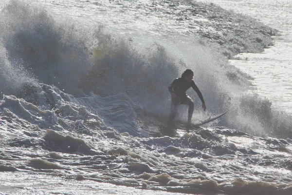 14年来最大的海浪袭击圣巴巴拉港 — 图库照片