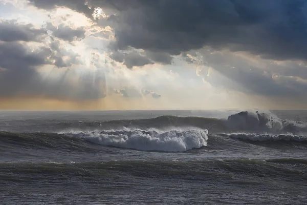 Огромные Волны Достигли Гавани Санта Барбары — стоковое фото