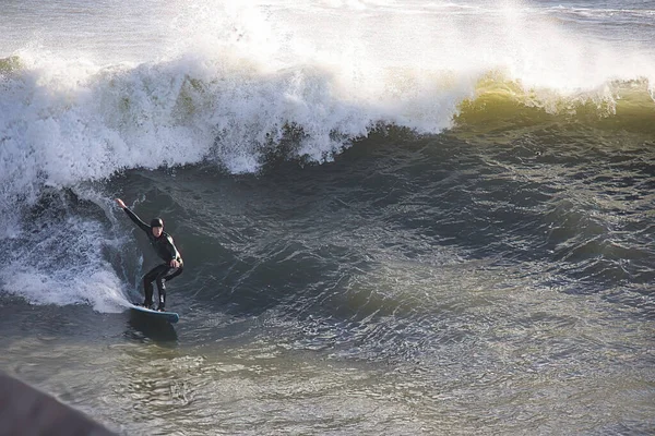 Riesige Wellen Treffen Den Hafen Von Santa Barbara — Stockfoto